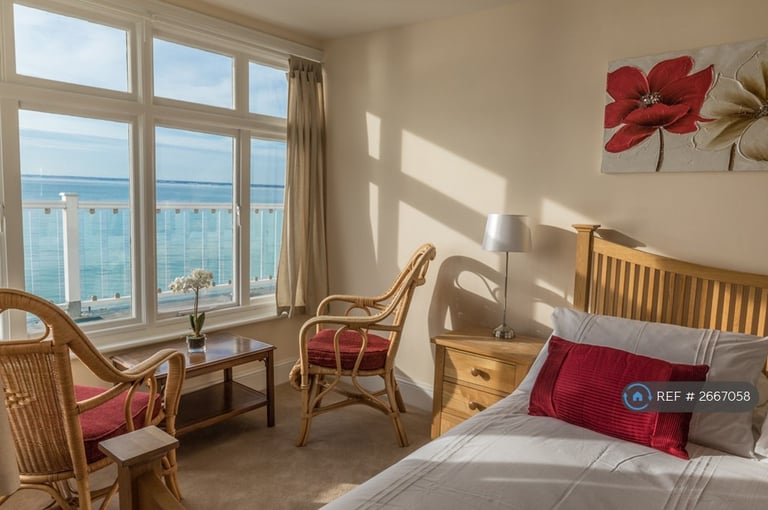 3 bedroom flat in Pilots Point, Totland Bay, PO39 (3 bed) (#2667058)