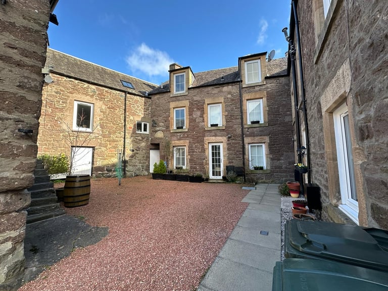 image for 3 bedroom house in 2, Academy Road, Crieff, Perth And Kinross, PH7 4AT