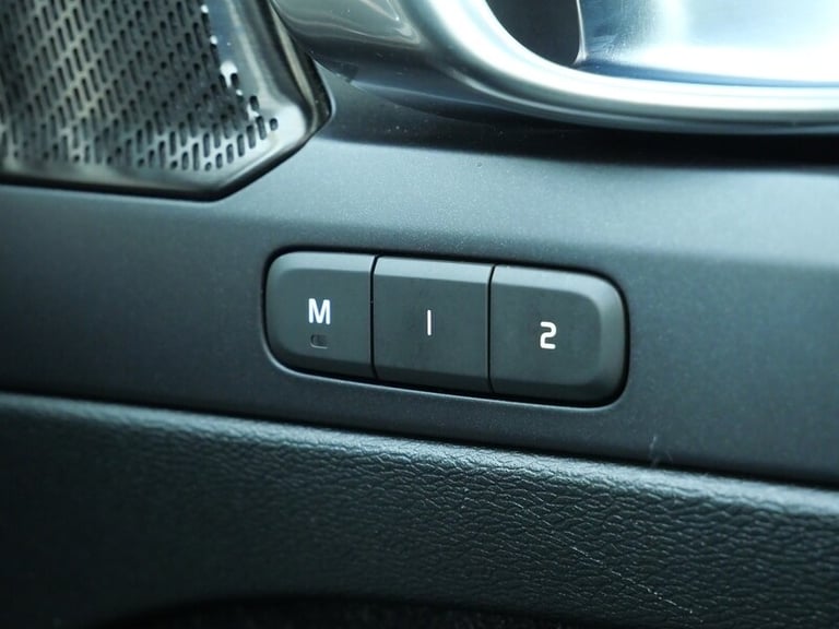 2020 Volvo XC40 1.5h T5 Twin Engine Recharge 10.7kWh R-Design Pro SUV 5dr Petrol Plug-in Hy SUV H...