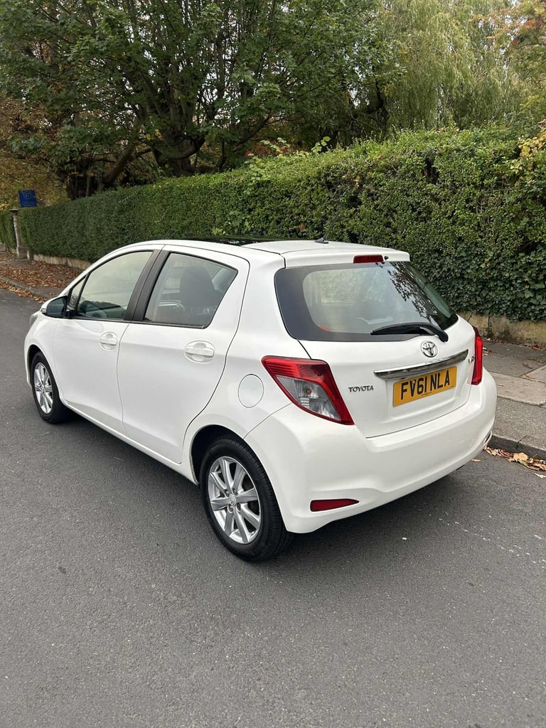 2011 Toyota Yaris 1.33 VVT-i T Spirit 5dr-10 service stamps HATCHBACK Petrol Manual