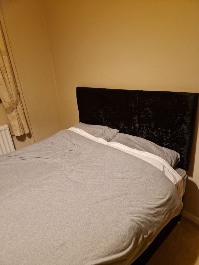 KINGSIZE BED AND MATRESS 
