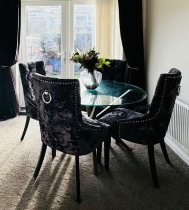 image for 4 chairs for sale 