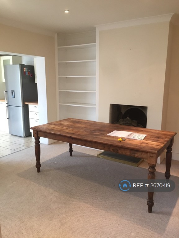 3 bedroom house in West Molesey, West Molesey, KT8 (3 bed) (#2670419)