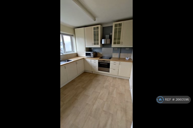 1 bedroom flat in Freshwater Drive, Poole, BH15 (1 bed) (#2660596)