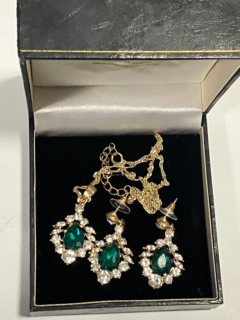 Ladies jewellery rolled gold white cubic zirconia & green emerald earrings & necklace 10.8ct 