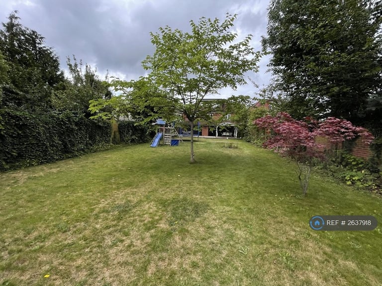 5 bedroom house in Wellesley Avenue, Iver, SL0 (5 bed) (#2637918)