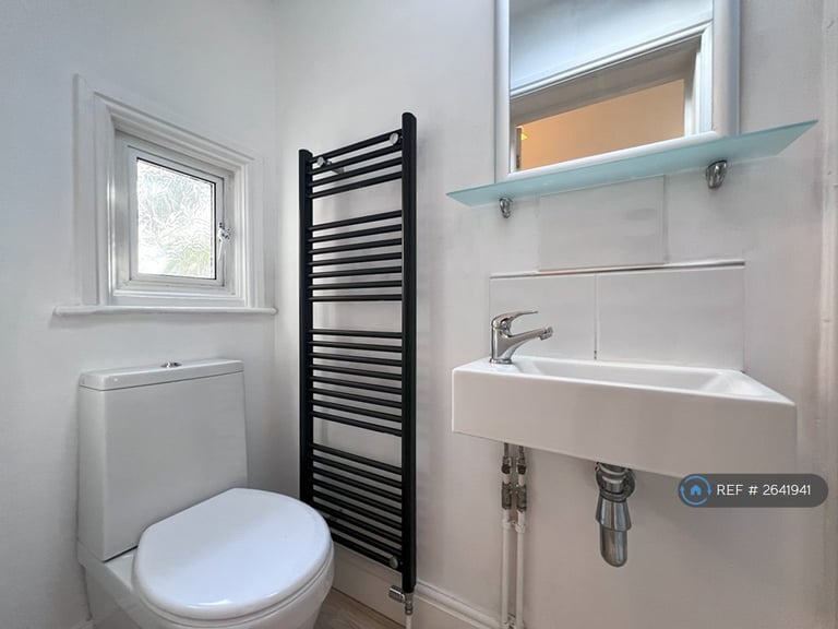 2 bedroom flat in Grange Road, Bishop's Stortford, CM23 (2 bed) (#2641941)