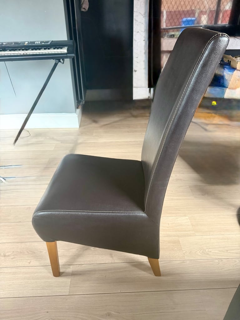 Extended dinning table and 6 chairs 