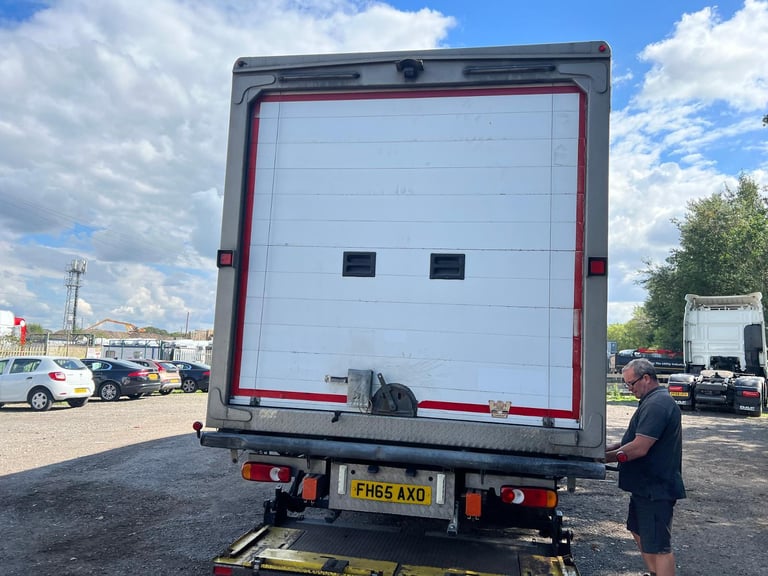 DAF TRUCKS LF 280 18 TONNE FRIDGE U/FLOOR LIFT 