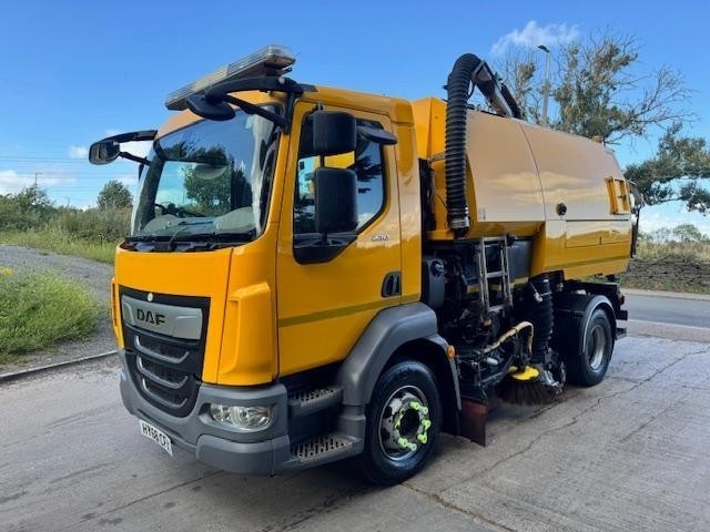 2018 68 DAF LF 230 E6 DUAL CONTROL JOHNSTON VT651 DUAL SWEEP GULLY ARM