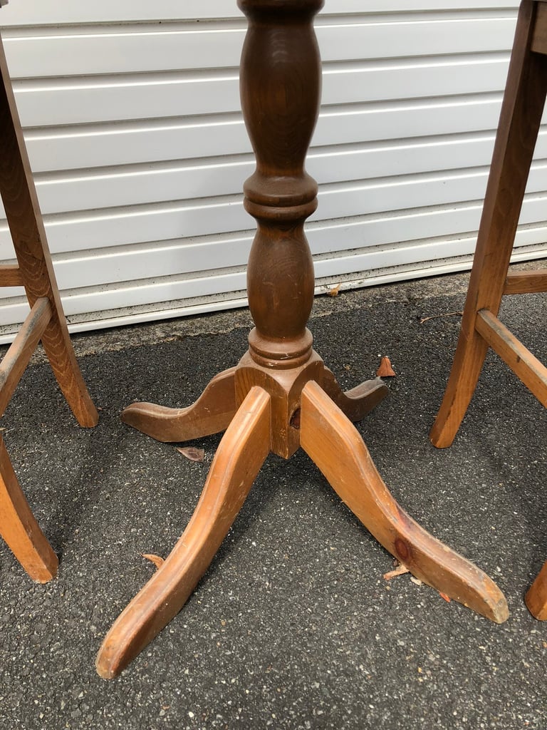Bar stools and table 