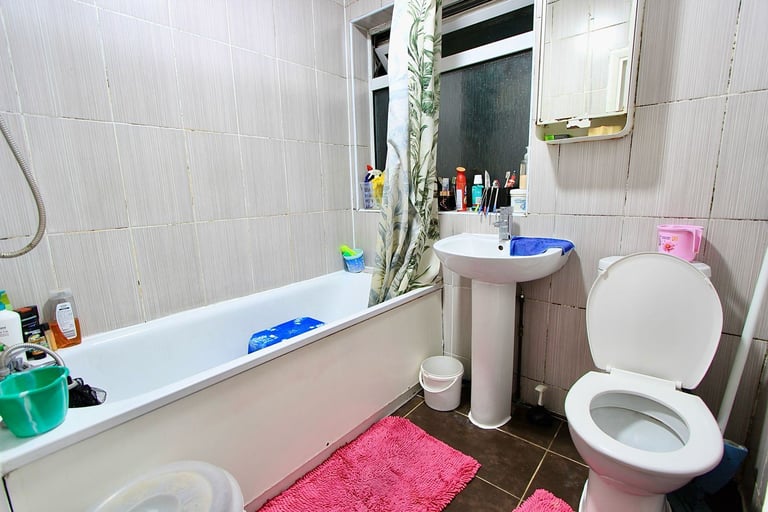 HA0 2 bed with Garden HA0 Hanger Lane, Alperton, Wembley