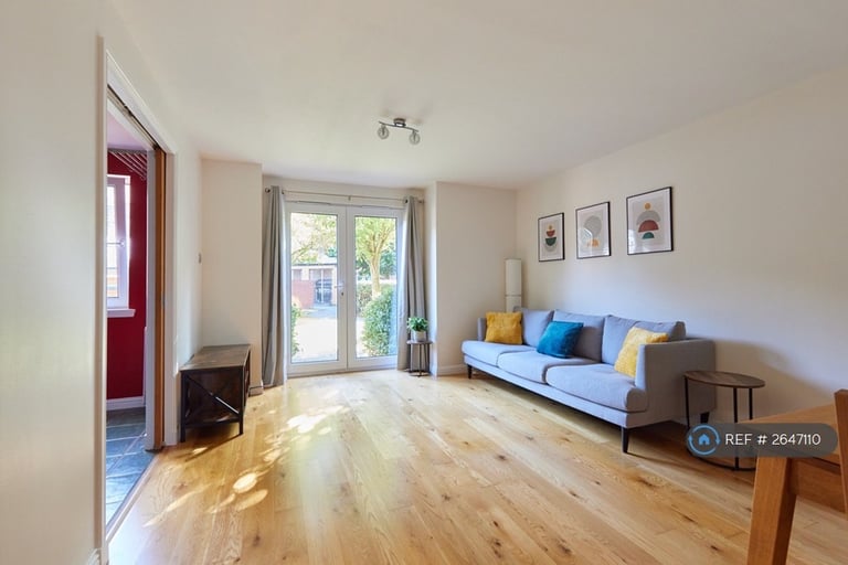 image for 2 bedroom flat in Tytler Court, Edinburgh, EH8 (2 bed) (#2647110)