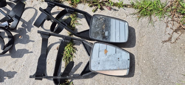 Towing mirrors for caravans.
