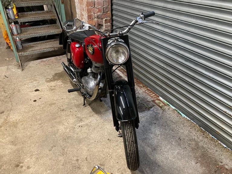 1961 BSA C15 250cc SINGLE (CLASSIC MOTORCYCLE) FULLY SORTED RELIABLE !!