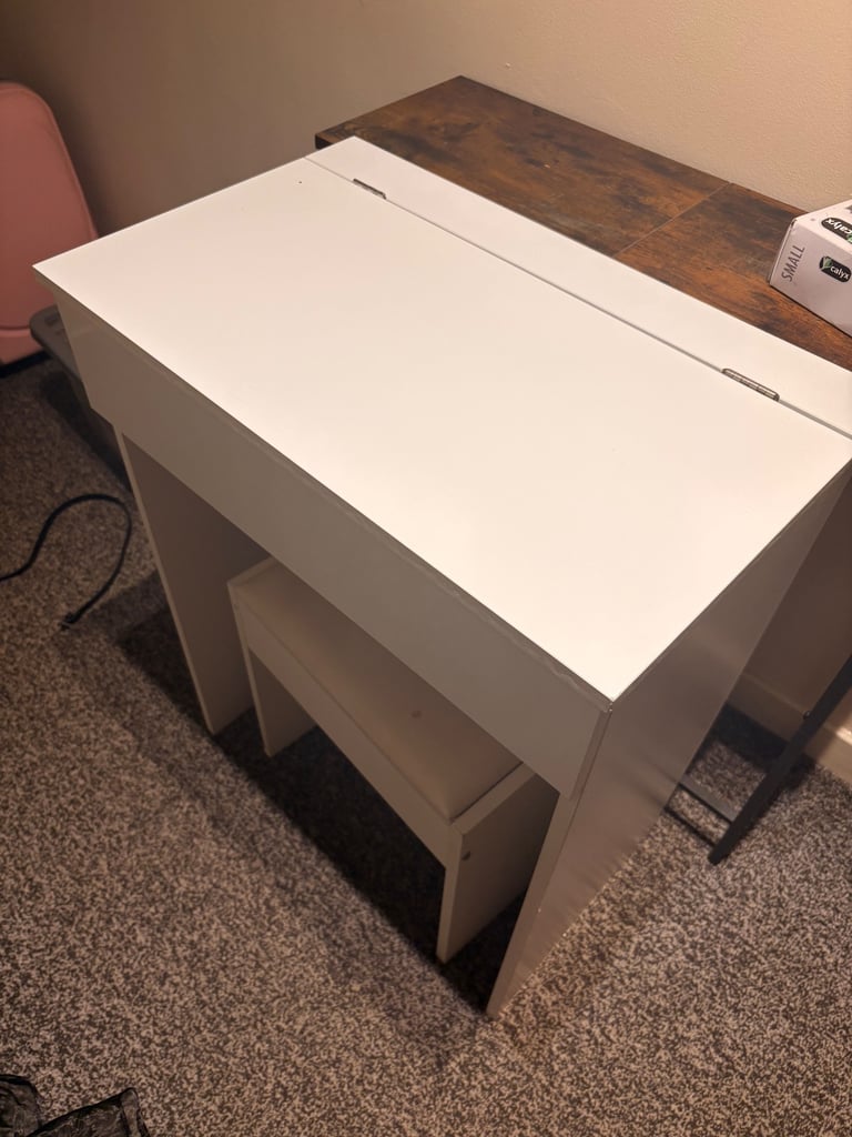 Vanity desk 