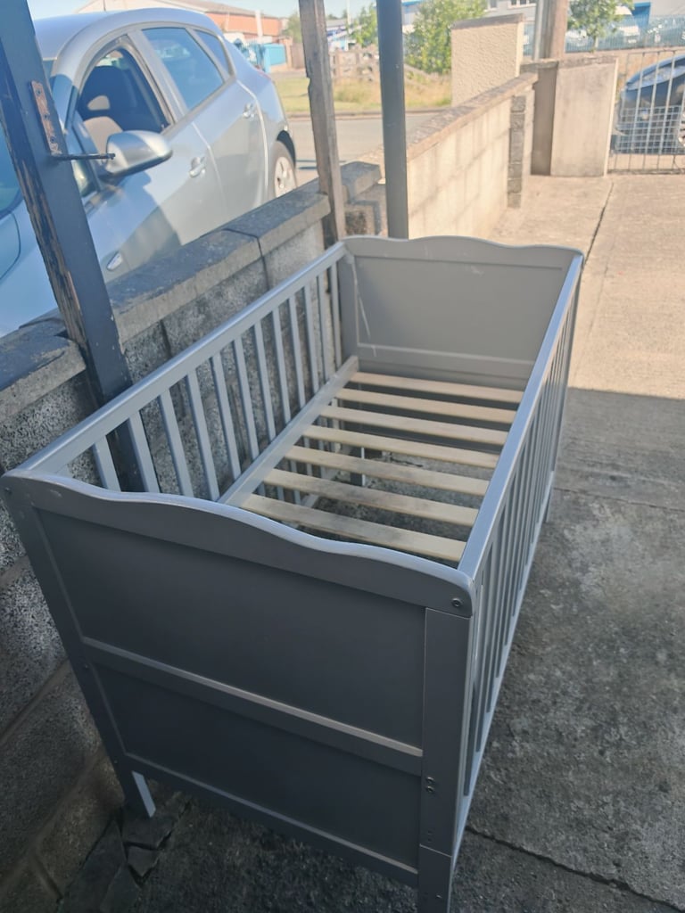 Cot bed Free