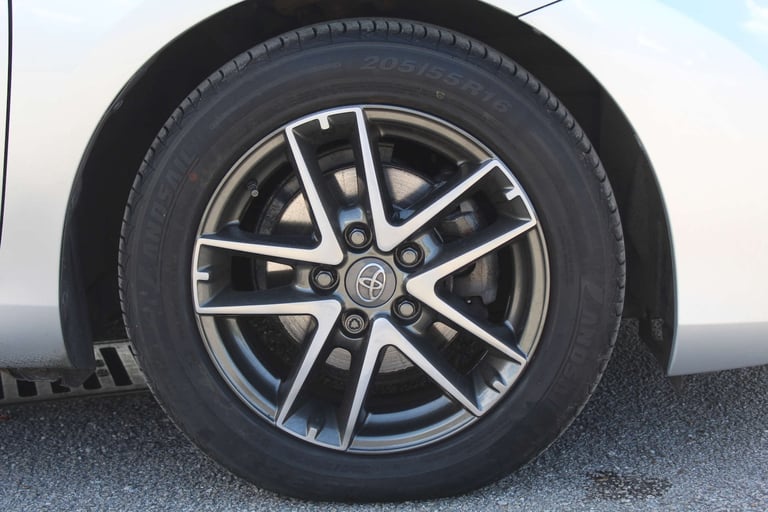 2015 Toyota Auris 1.8 Auris Icon+ VVT-i CVT 5dr Hatchback Hybrid Automatic