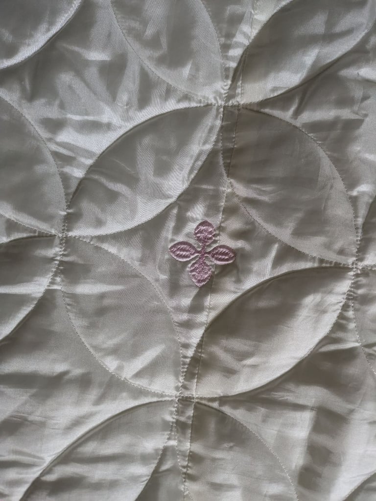 King sized satin feel quilt blanket bed topper 