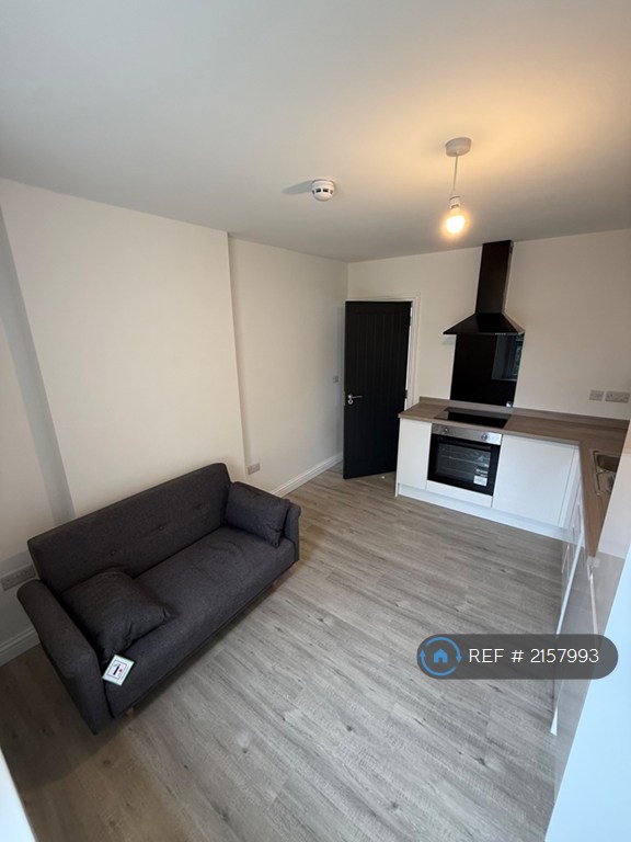 1 bedroom flat in George Street, Weston-Super-Mare, BS23 (1 bed) (#2157993)