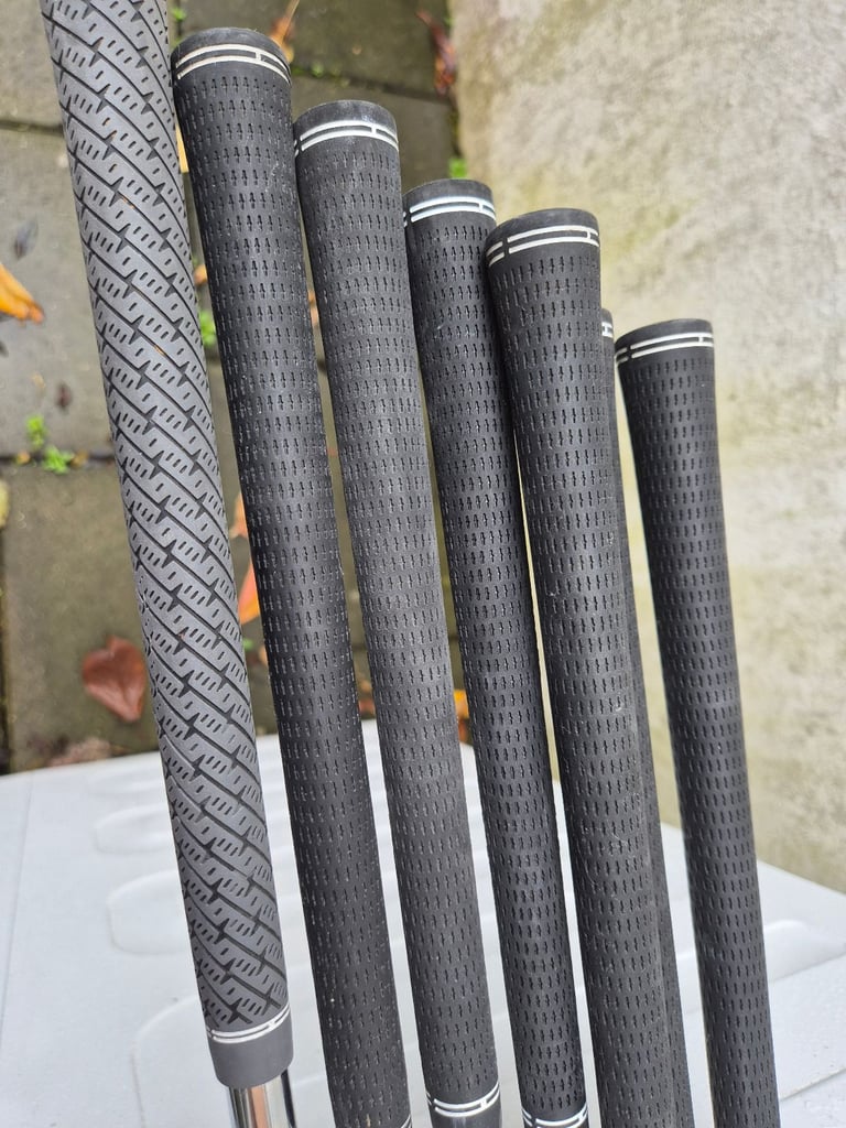 Taylormade P790 2019 irons 4 to PW dynamic gold s300 105 shafts