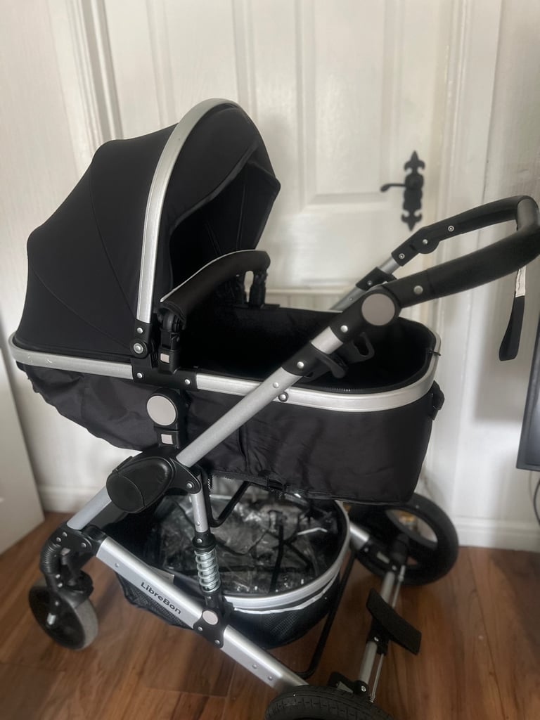 Pushchair with rain cover 