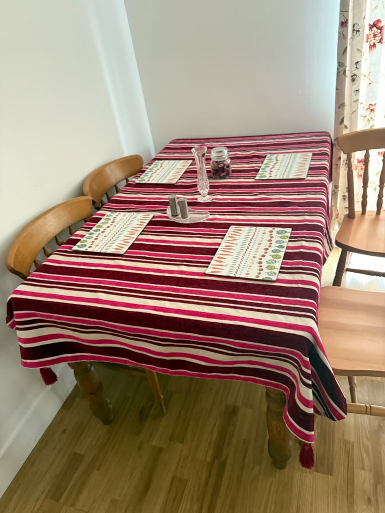 Dinnng table