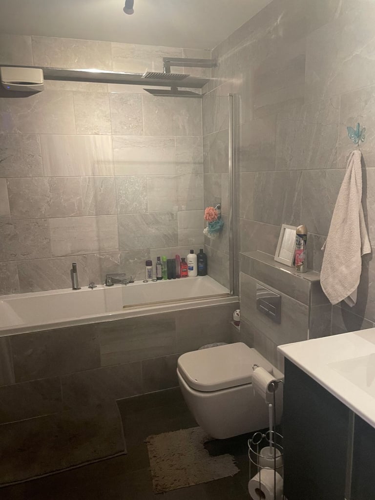 Modern, two bedroom furnished ground floor flat on Pirrie St. Leith, available 08/12/25, £1400 PCM