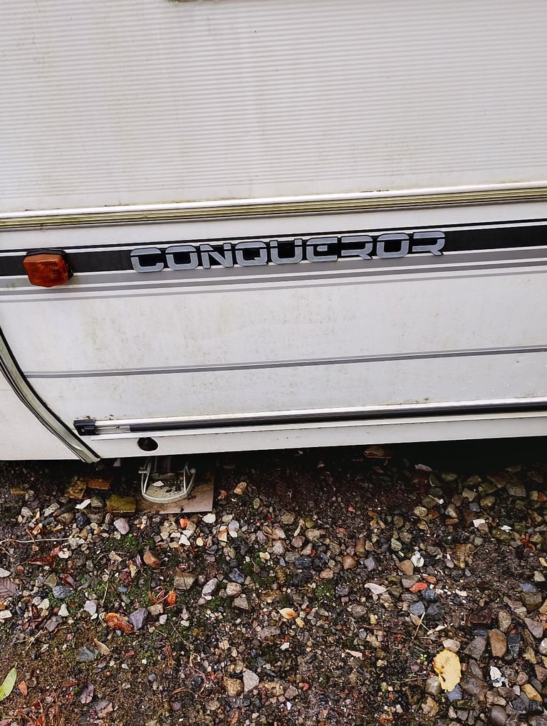 swift conqueror twin axle 