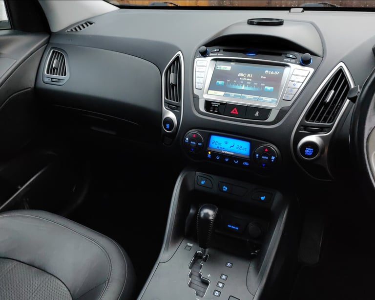 Hyundai IX35 Premium 2.0CRDI 4X4 with AUTO GEARBOX, FULL SERVICE HISTORY