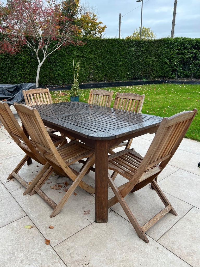 Teak garden table and 6 chairs 