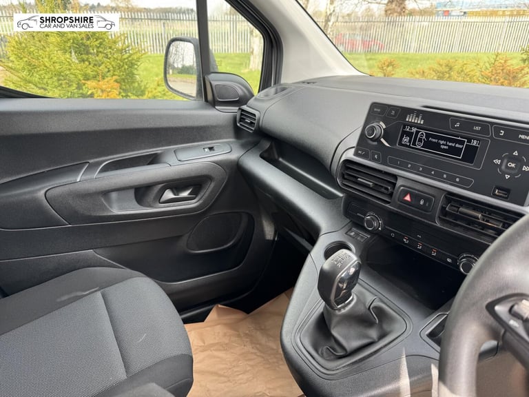 2020 Vauxhall Combo 2000 1.5 Turbo D 100ps H1 Sportive Van PANEL VAN DIESEL Manual