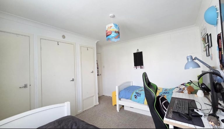Specious 4 Bedroom house to rent on Downland Drive, Southgate, Crawley