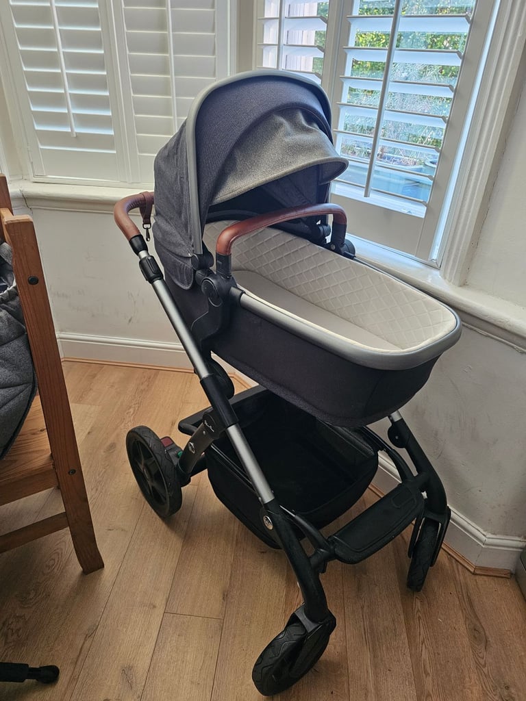 image for Silver Cross Wave Luxury Pram / Buggy / Stroller RRP £1,095