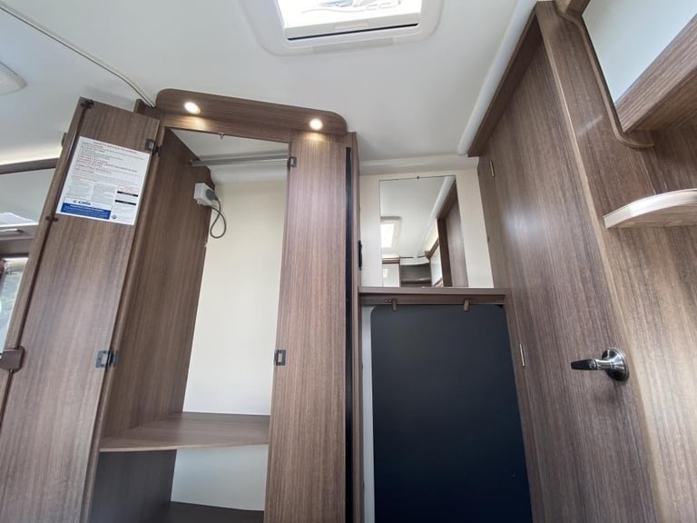 2018 BAILEY UNICORN VALENCIA 4 BERTH TOURING CARAVAN