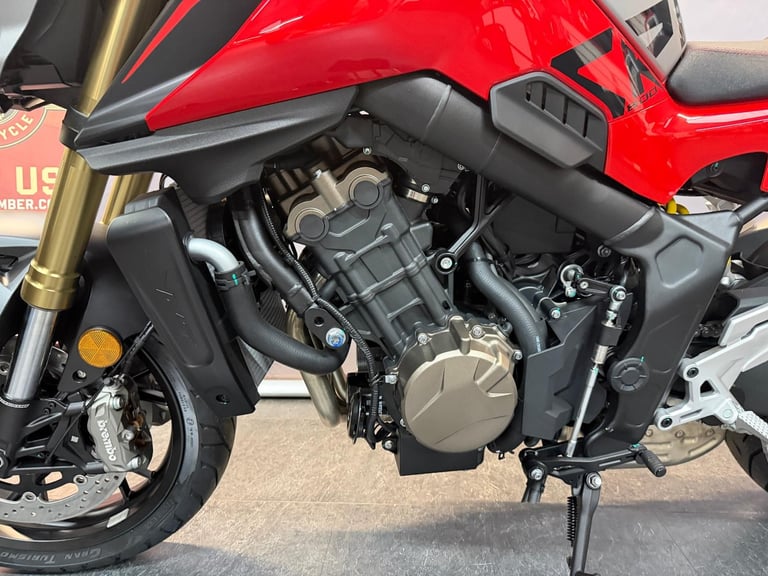 QJ MOTOR SRK800 2026 SUPER NAKED BRAND NEW MODEL TOP SPEC RED OR BLACK  £6699