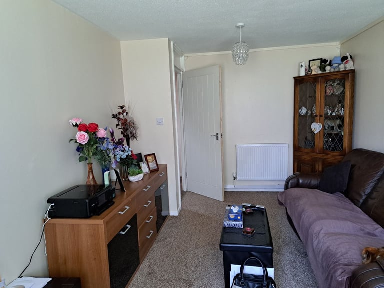 Spacious, two storey semi, g/f/f