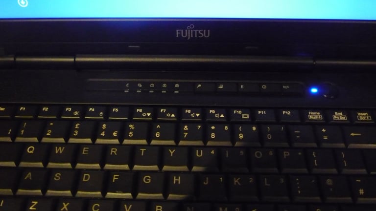 FUJITSU Lifebook S752 14" i5 8GB 128GB SSD Laptop, Opened to offers.