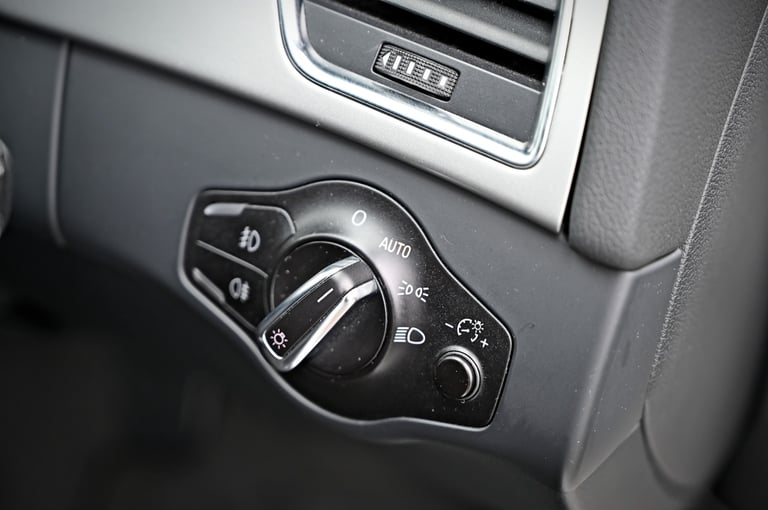 AUDI A4 S LINE 2.0 TDI DIESEL AUTO 5DR SALOON 2009 [59] WHITE