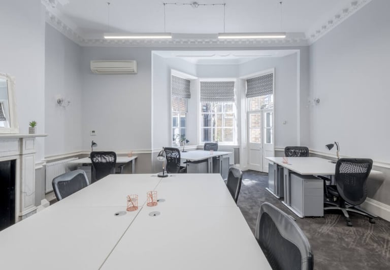 Furnished offices to rent in *Holborn*. Office Spaces for 4 to 50 desks WC1