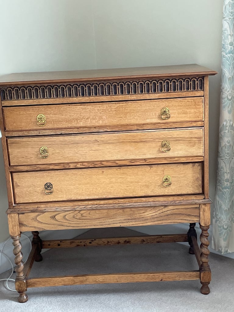 image for Solid oak chest of drawers 