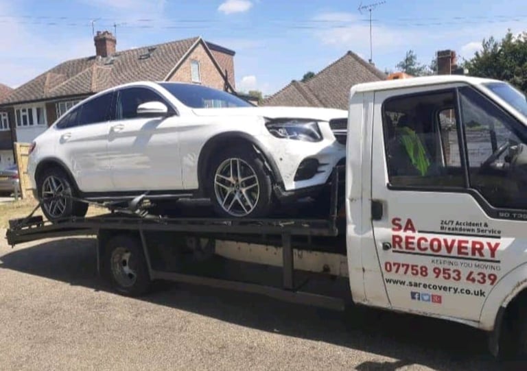 CAR VAN 4X4 BREAKDOWN RECOVERY LUTON.TOWING SERVICE M1 M25 MOTORWAY VEHICLE RECOVERY TOW TRUCK.
