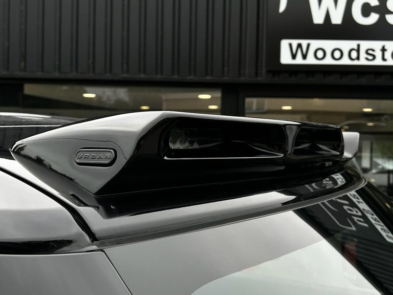 2023 Land Rover Defender 3.0 D250 MHEV HSE Hard Top SUV 3dr Diesel Auto 4WD SWB Euro 6 (s/s) (250...