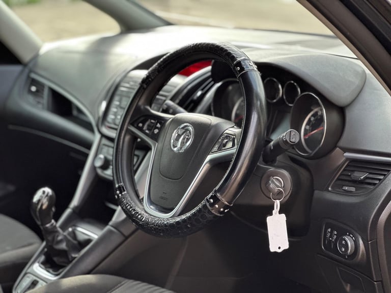 2013 Vauxhall Zafira Tourer 1.8 16V Exclusiv Euro 5 5dr Petrol