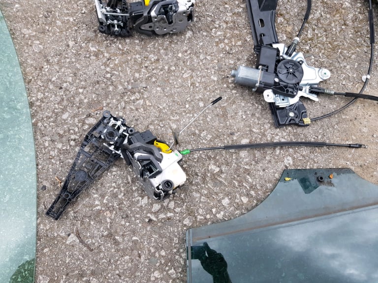 Vauxhall insignia estate tourer passenger door parts 