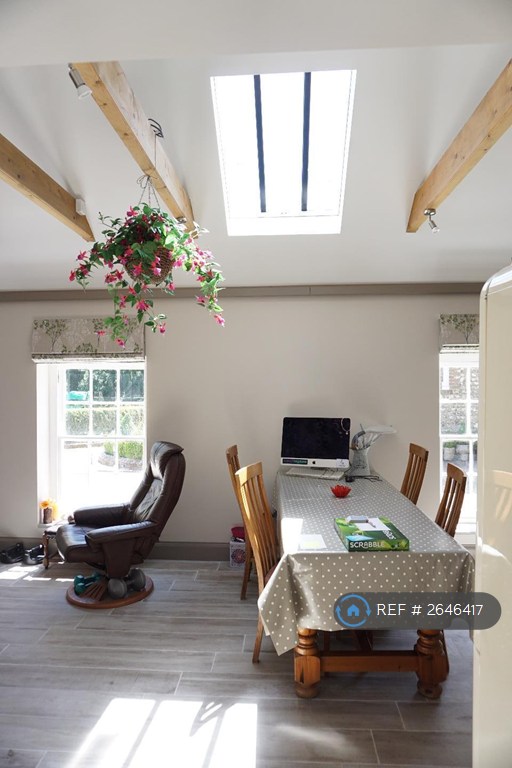 1 bedroom house in Outside Guest Suite At Easthampnett , Easthampnett, Chichest (1 bed) (#2646417)