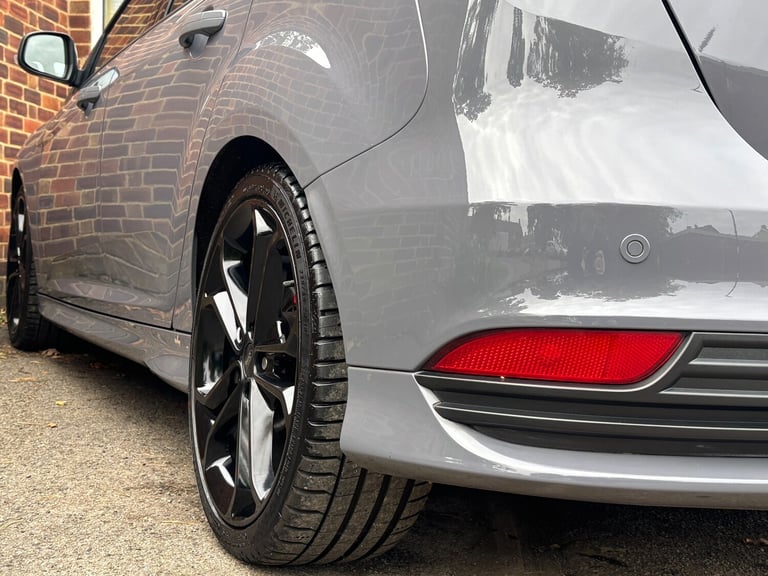 2017 Ford Focus 2.0T EcoBoost ST-3. LOW OWNERS  LOW MILEAGE  MOUNTUNE EXHAUST.