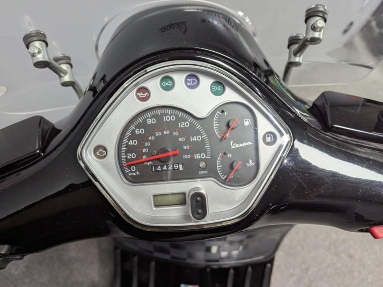 2012 (62) Piaggio Vespa GTS 125 in black