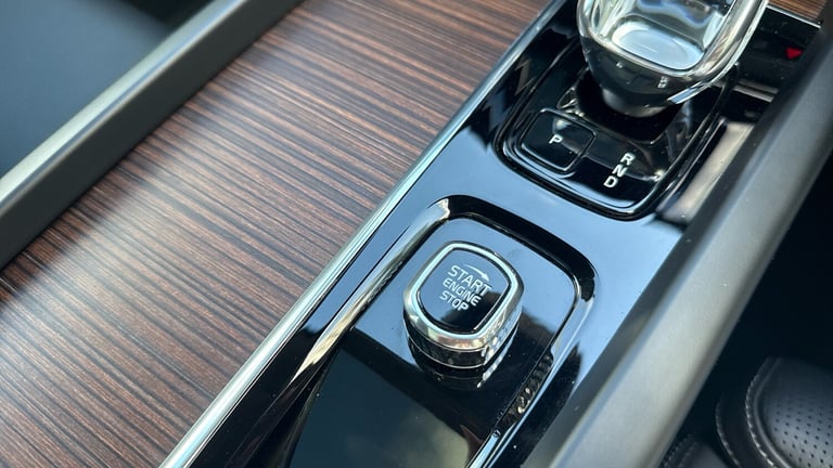 2023 Volvo XC60 2.0 T8 [455] RC PHEV Ultimate Dark 5dr AWD Gtron Estate Estate Hybrid Automatic