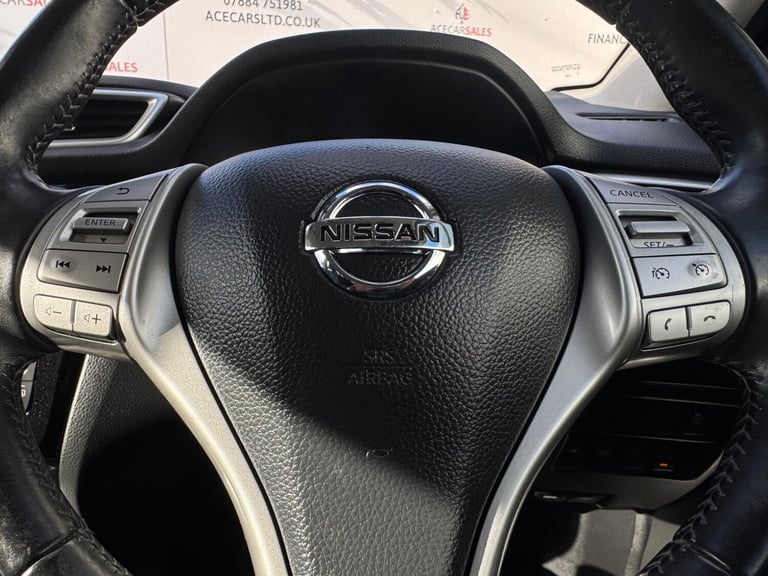 2015 Nissan Qashqai 1.6 dCi Tekna 5dr Xtronic HATCHBACK DIESEL Automatic
